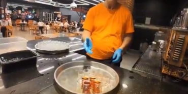 Köfteci Yusuf’ta kuryelerin yüzünü güldüren sıcak jest