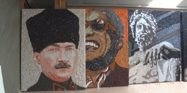 Atıkları sanat eserine dönüştürdü, tabloları tüm dünyada yer buldu