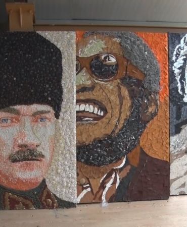 Atıkları sanat eserine dönüştürdü, tabloları tüm dünyada yer buldu
