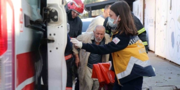 Facianın eşiğinden dönüldü: Engelli aileyi komşuları kurtardı