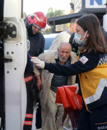 Facianın eşiğinden dönüldü: Engelli aileyi komşuları kurtardı