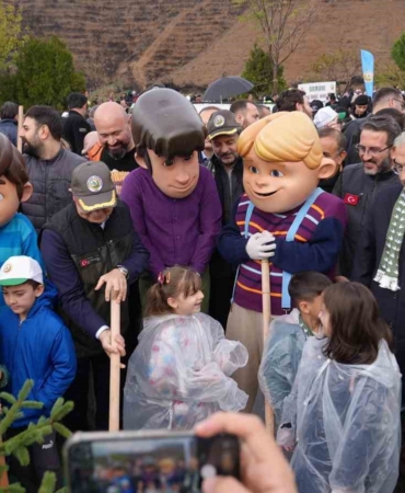 Gürsu tek yürek oldu, binlerce fidanla doldu