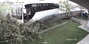 Tekirdağ’da servis minibüsü ağaca çarptı: 1 yaralı