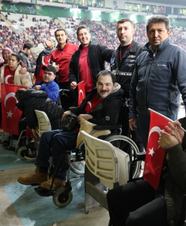 Osmangazi Belediyesi engelli bireylere milli maç heyecanı yaşattı