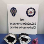 Polisin şüphe üzerine durdurduğu şahısların üzerinden uyuşturucu çıktı