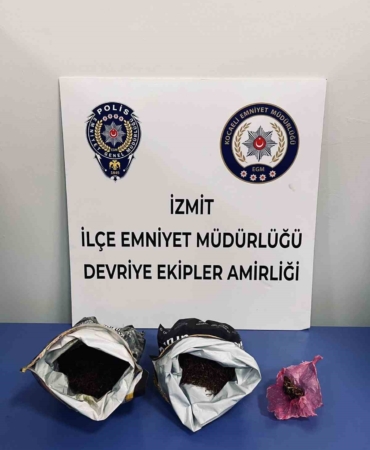 Polisin şüphe üzerine durdurduğu şahısların üzerinden uyuşturucu çıktı