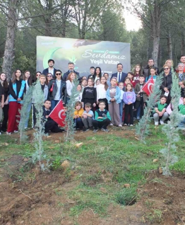 Burhaniye’de 400 fidan toprakla buluştu