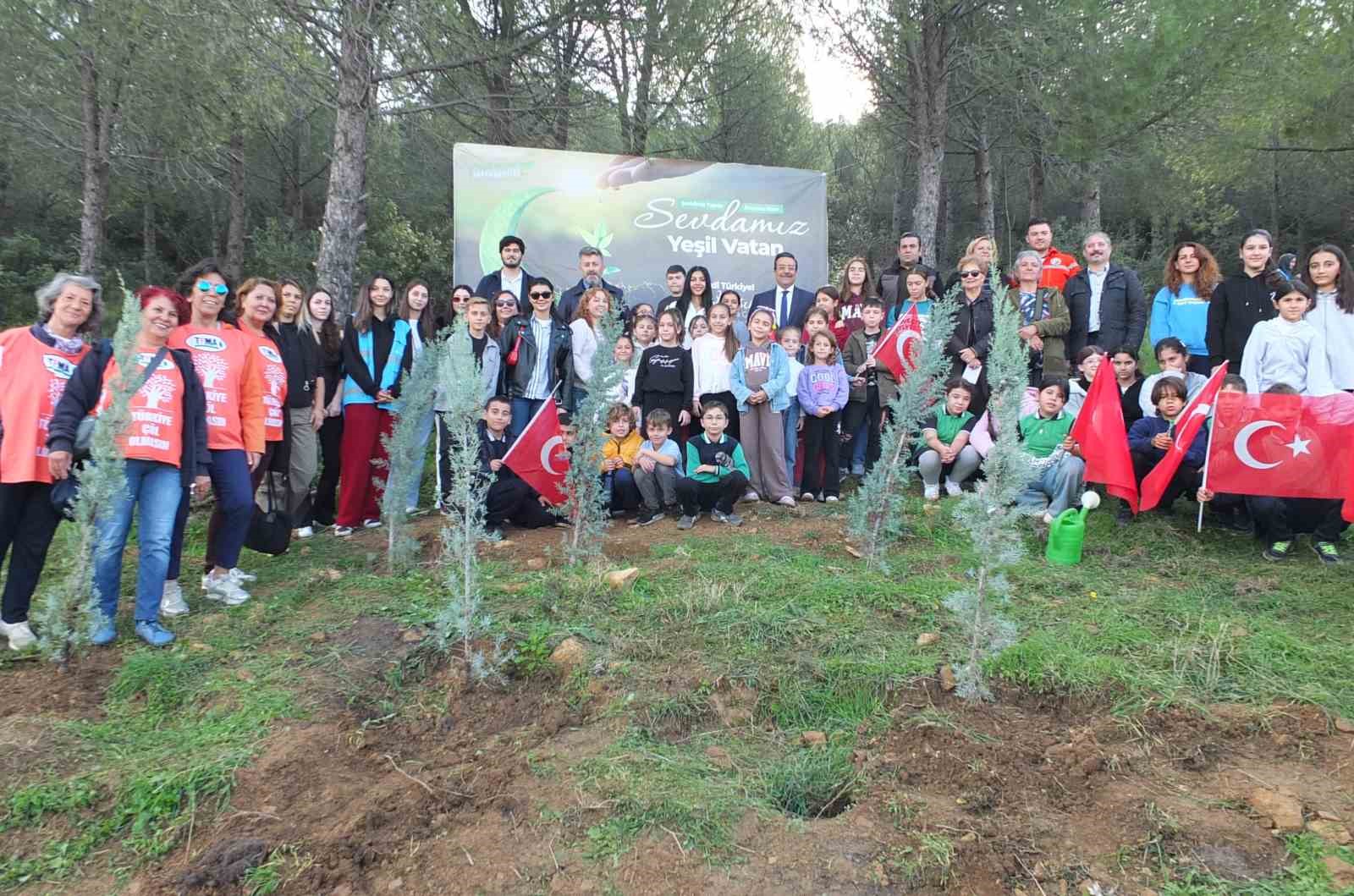 Burhaniye’de 400 fidan toprakla buluştu