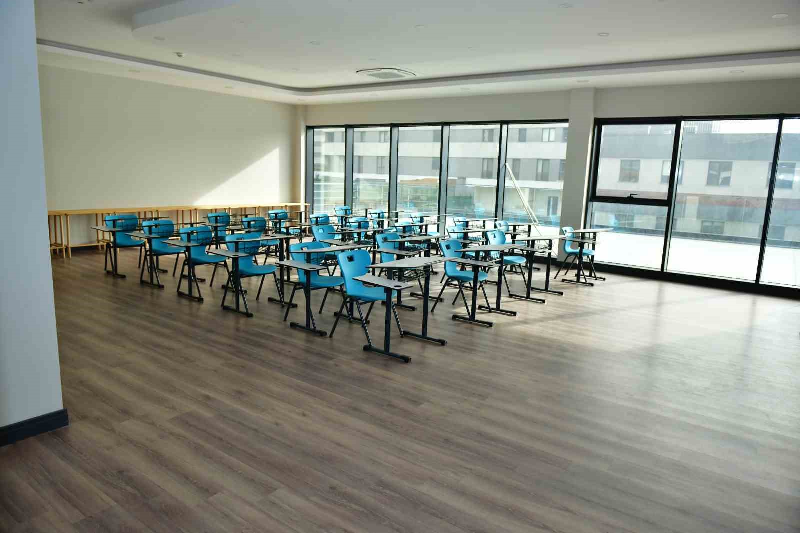 Kullanılmayan makam odası dersliğe dönüştürüldü