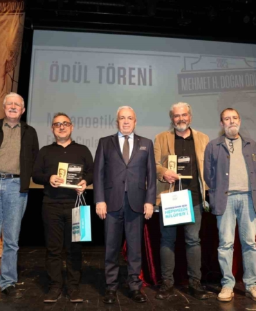 Nilüfer’de şiir eleştirisinin prestij ödülleri sahiplerini buldu