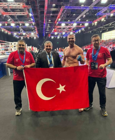 Milli kick boksçu Kadir Yıldırım, dünya şampiyonu oldu
