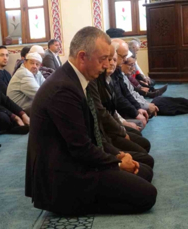 Kocaeli Valisi Aktaş, Atatürk’ün ölümünün 87. yılı için okutulan mevlide katıldı