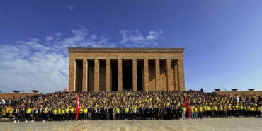 Fenerbahçeli taraftarlar, Anıtkabir’i ziyaret etti