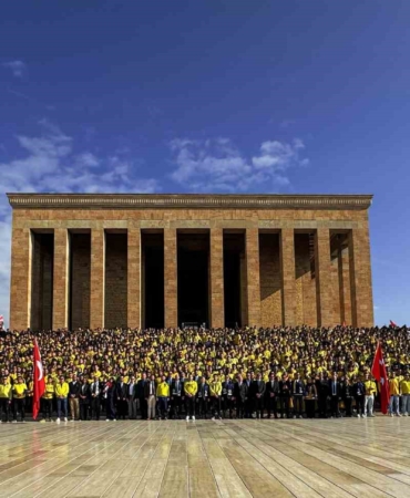 Fenerbahçeli taraftarlar, Anıtkabir’i ziyaret etti
