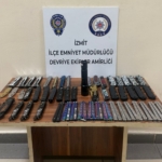 İzmit’te iki çocuğun üzerinde 52 kesici alet ele geçirildi