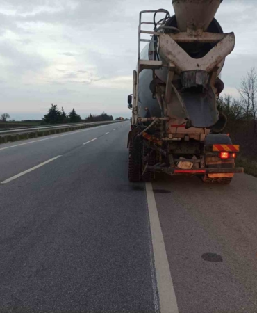 Babaeski’de beton mikseri ile otomobil çarpıştı: 1 yaralı
