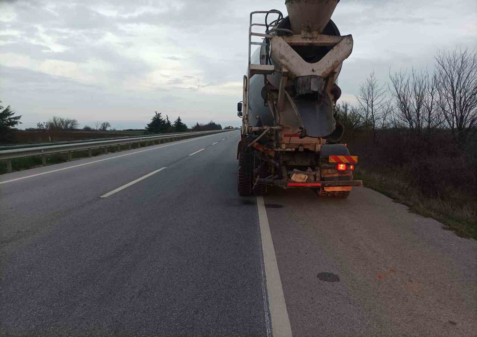 Babaeski’de beton mikseri ile otomobil çarpıştı: 1 yaralı