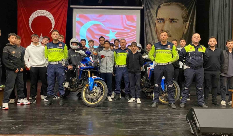Ezine’de motosiklet sürücülerine yönelik eğitim