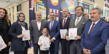 9 yaşındaki kız öğrenciden duygulandıran çalışma 10 günde "Filistin’e Dönmek İsteyen Kız" kitabını yazdı