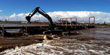 Ayvacık’ta taşan çay için çalışmalar devam ediyor