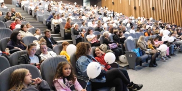 Büyükçekmeceli çocuklar, çocuk hakları gününde tiyatroda buluştu