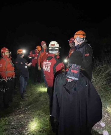 Alzheimer hastası yaşlı adamı arama çalışmaları gece de devam ediyor
