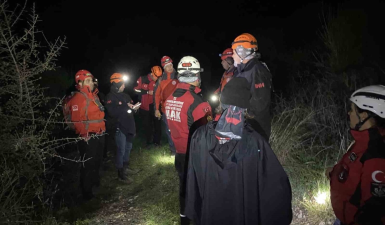 Alzheimer hastası yaşlı adamı arama çalışmaları gece de devam ediyor