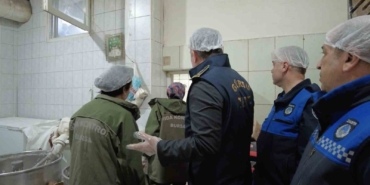 Gürsu zabıta ekipleri, gıda denetimleriyle göz açtırmıyor