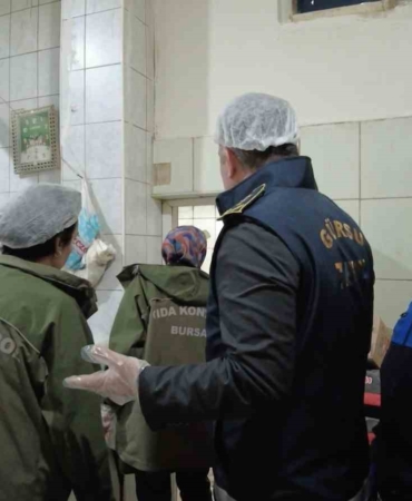 Gürsu zabıta ekipleri, gıda denetimleriyle göz açtırmıyor