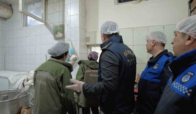 Gürsu zabıta ekipleri, gıda denetimleriyle göz açtırmıyor