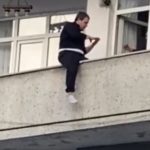 Sultangazi’de balkondan atlamak isteyen genç yürekleri ağza getirdi