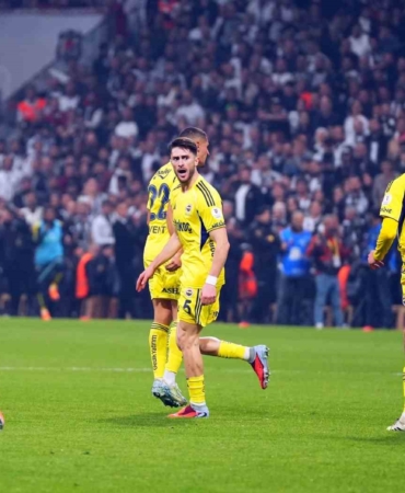 Fenerbahçe, galibiyet serisini derbide de sürdürdü