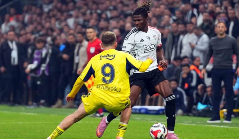 Trendyol Süper Lig: Beşiktaş: 2 - Fenerbahçe: 2 (İlk yarı)