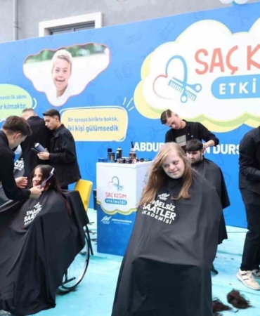 Sosyal medya fenomeni kardeşler engelli bireylerle Saç Kesim Etkinliği düzenledi
