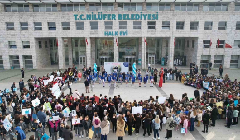 Nilüferli çocuklardan ’gelecek’ için anlamlı yürüyüş