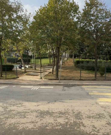 Çöp kamyonunun çarptığı belediye işçisi hayatını kaybetti