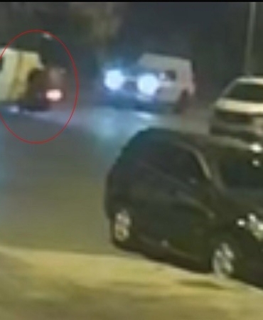 Tekirdağ’da motosikletlinin ağır yaralandığı kaza kamerada