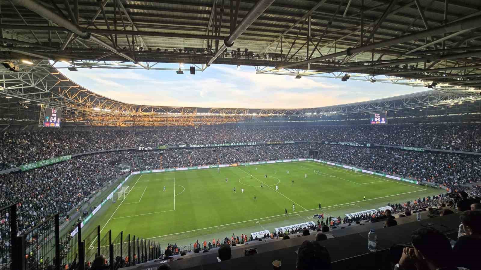 Kocaelispor - Galatasaray maçında seyirci rekoru kırıldı