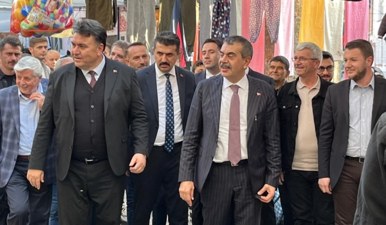 Milli Eğitim Bakanı Tekin, Havran’a sürpriz ziyaret gerçekleştirdi