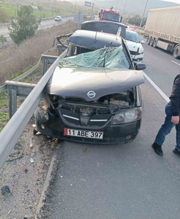 Bilecik’te kontrolden çıkan otomobil bariyerlere çarptı: 1 yaralı