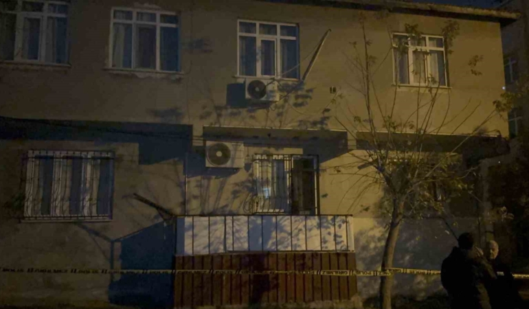 Gebze’de çatlak ve kayma tespit edilen 2 katlı bina tahliye edildi