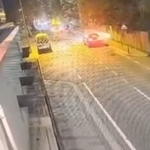 Bakırköy’de iş makinesine çarpan motosikletli yaralandı