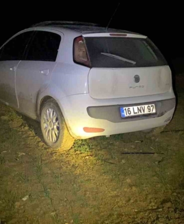 Polisin dur ihtarına uymadı, çamura saplanınca yaya olarak kaçtı