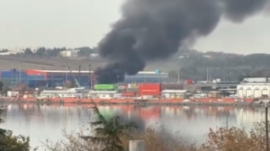 Halkalı Gümrüğü’nde konteyner alev alev yandı