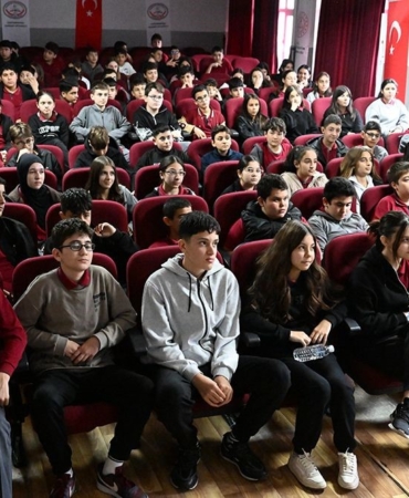 Gaziosmanpaşa Belediyesi, öğrencilere afet bilinci aşılıyor