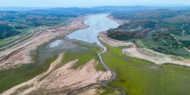 Mega kentte kuraklığın izleri havadan görüntülendi