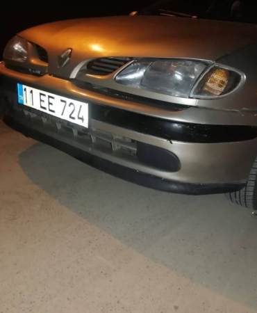 Alkol alıp yol kenarında yattı, üzerinden otomobil geçince ağır yaralandı