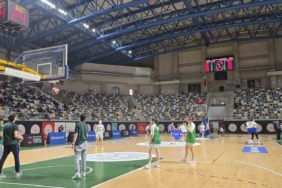 Kocaeli Kadın Basketbol - Dardanel Çanakkale Belediyespor maçı yarım saate yakın durdu