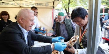 Dünya Cantık Günü’nde ücretsiz ikram edildi, yabancı turistler lezzetine hayran kaldı