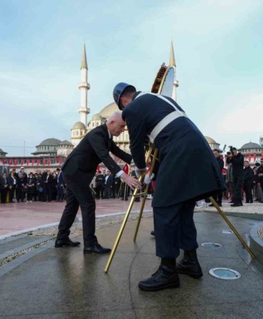 Gazi Mustafa Kemal Atatürk, Taksim Meydanı’nda düzenlenen programla anıldı